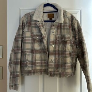 Women’s American Eagle corduroy jacket, fleece collar and lined. Size M